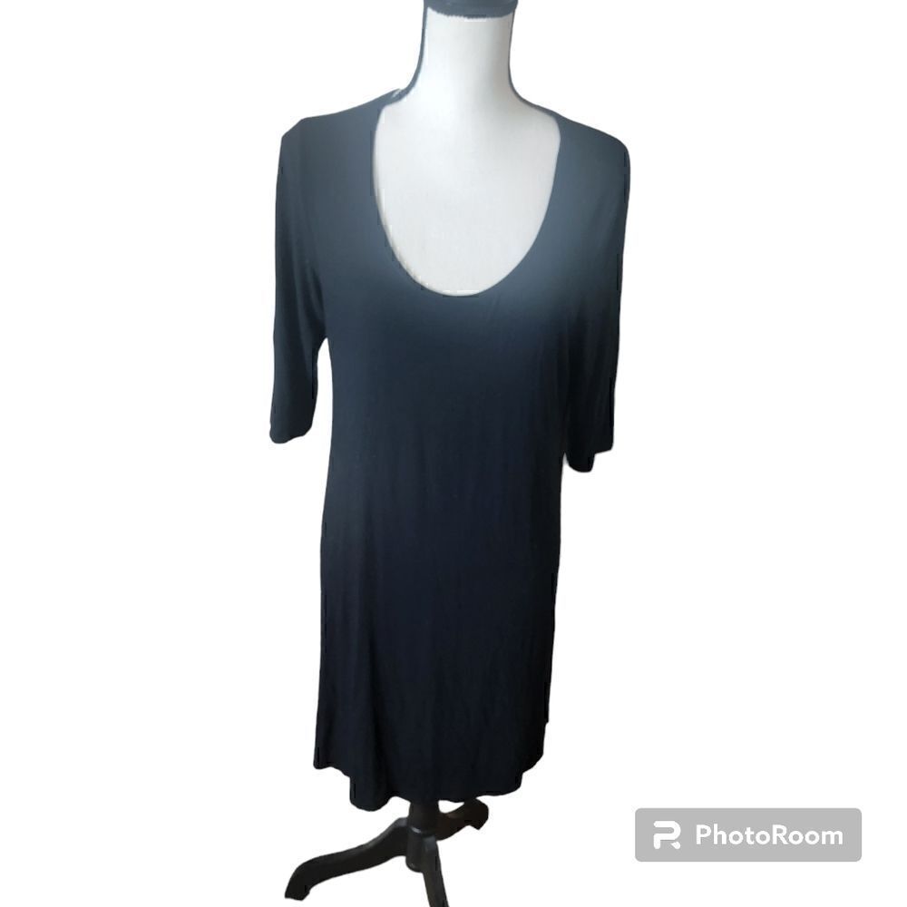 Eileen Fisher Black Tunic with Round Neck. Size M.